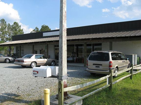 Price includes 80x85 store shop w/parking
