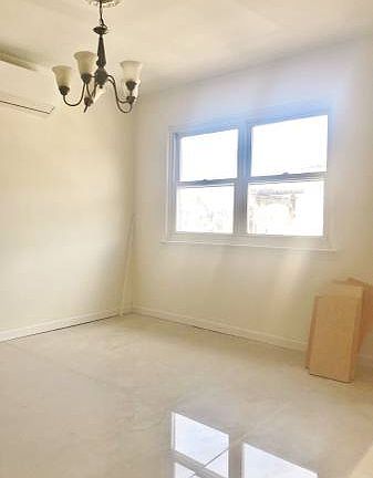 4th image of 2122 Hoyt Ave S #2