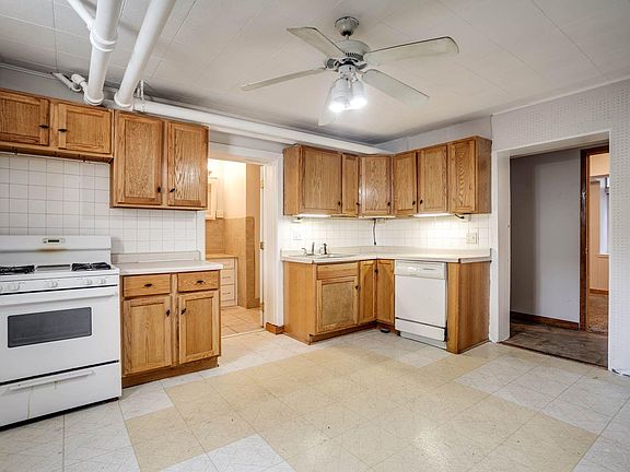 2nd image of 3044 James Ave S Unit 5