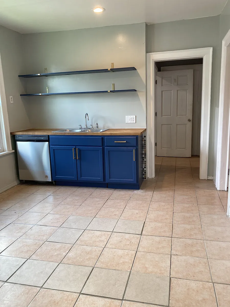 Building Photo - 232 Dewitt St #2