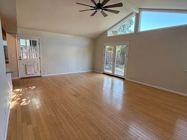 33 Mary Ct — Photo 2