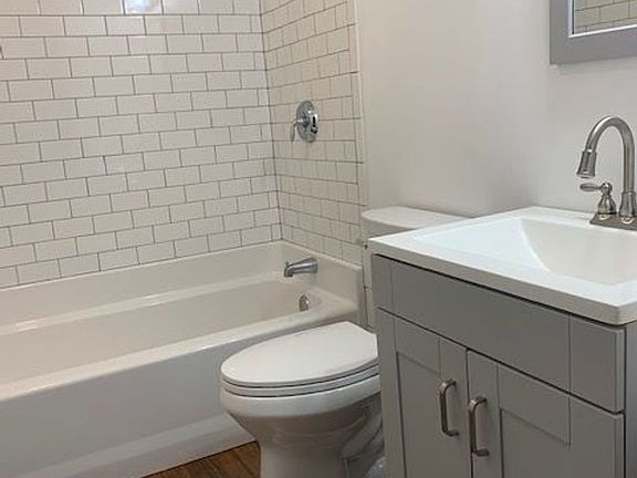 4th image of 548 Roosevelt Ave Unit 7