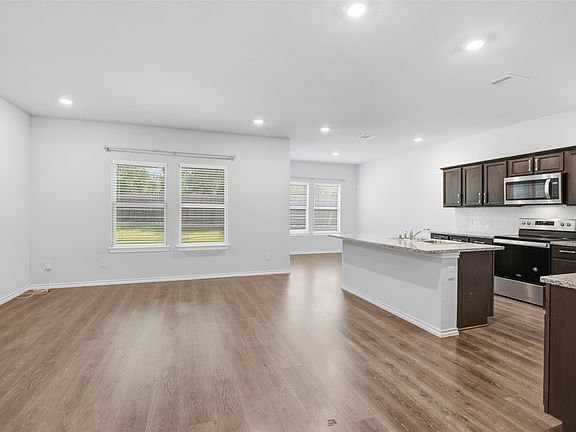 4th image of 1328 Broaddus Rd