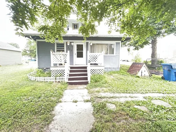 231 N Main St, Xenia, IL 62899