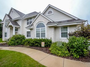 W150N7250 Paseo Ln, Menomonee Falls, WI 53051