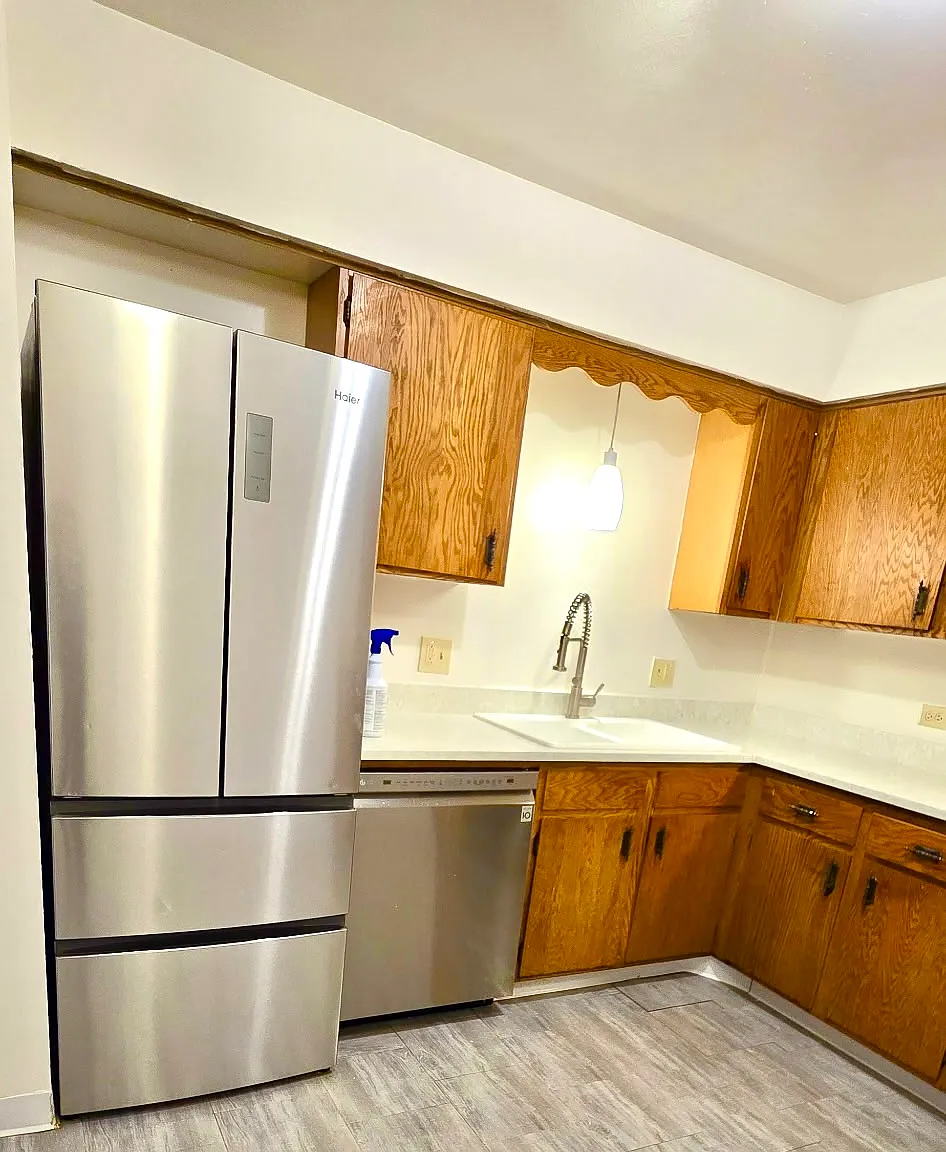 569 Dean Dr — Photo 2