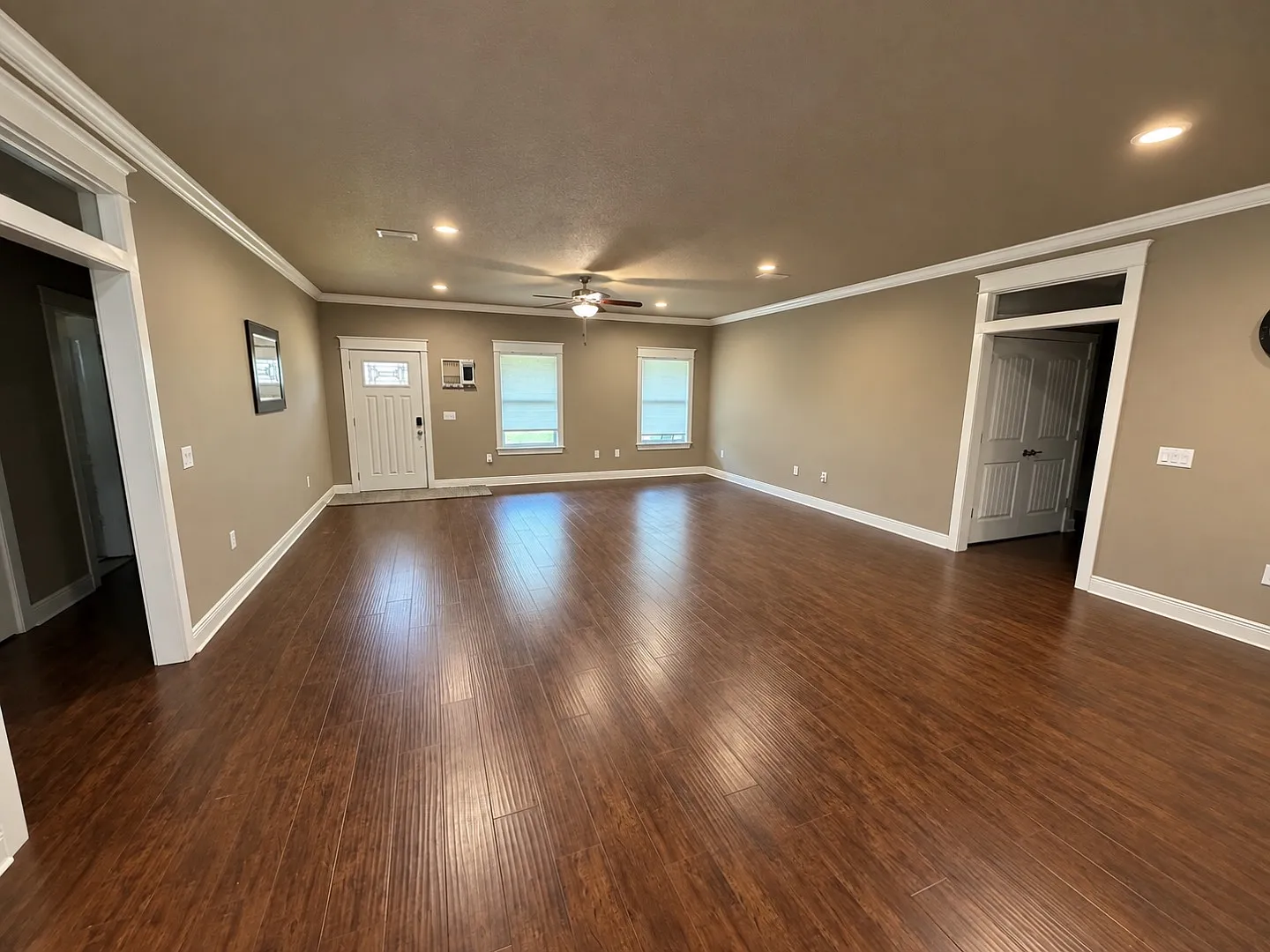8127 Carmona St — Photo 2