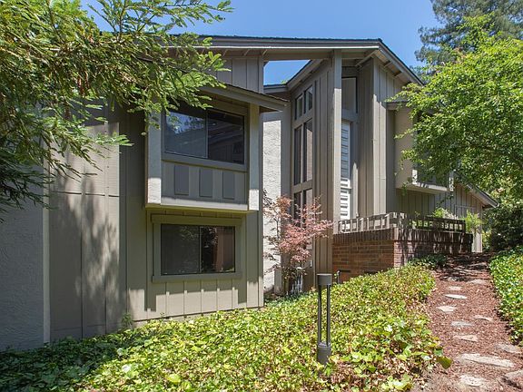 2nd image of 552 Sand Hill Cir