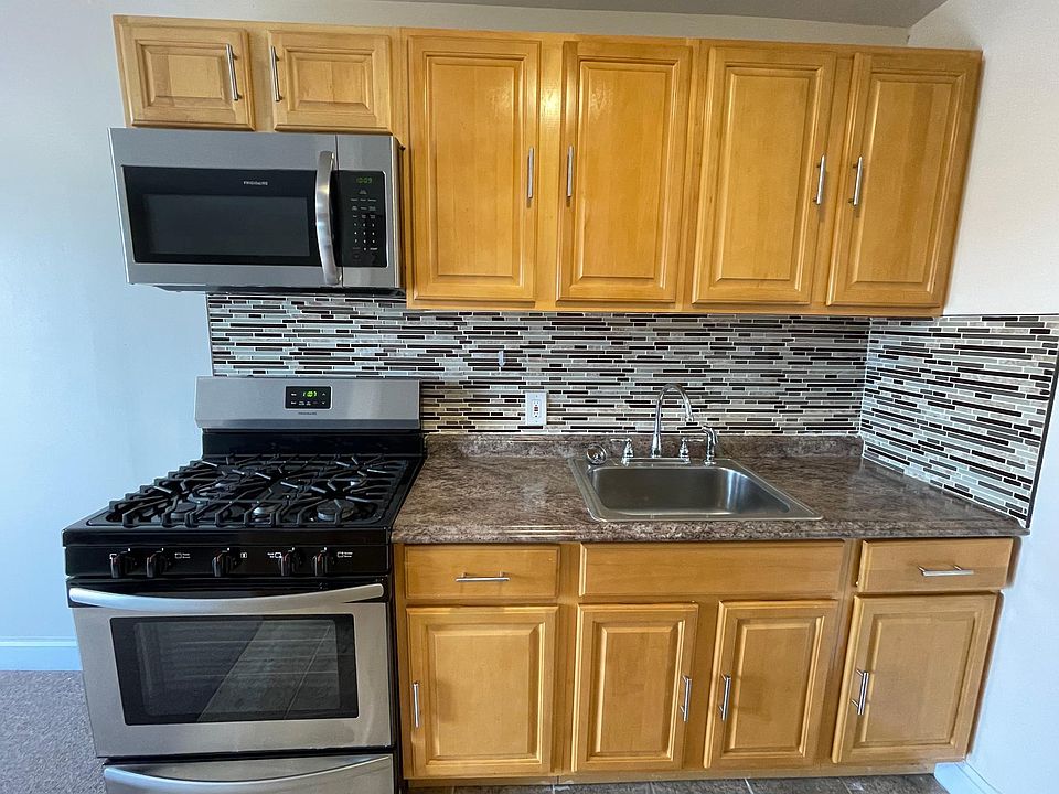 Kitchen (view 1)