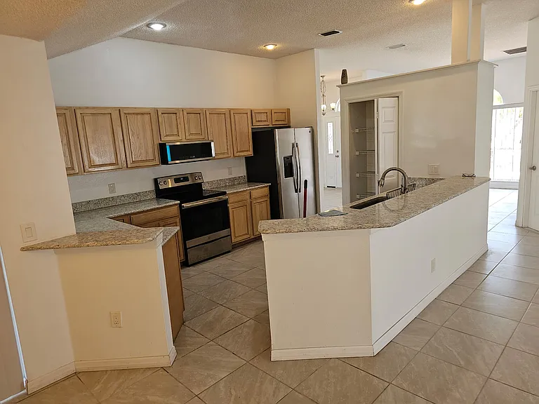 12517 Pica St — Photo 3