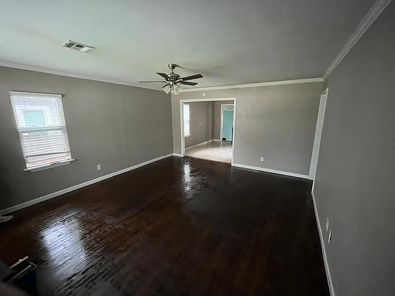 727 E Brooks St — Photo 11