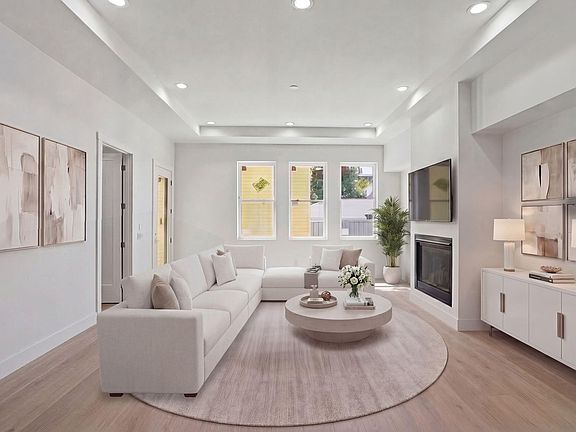 4th image of 310 W 9th St