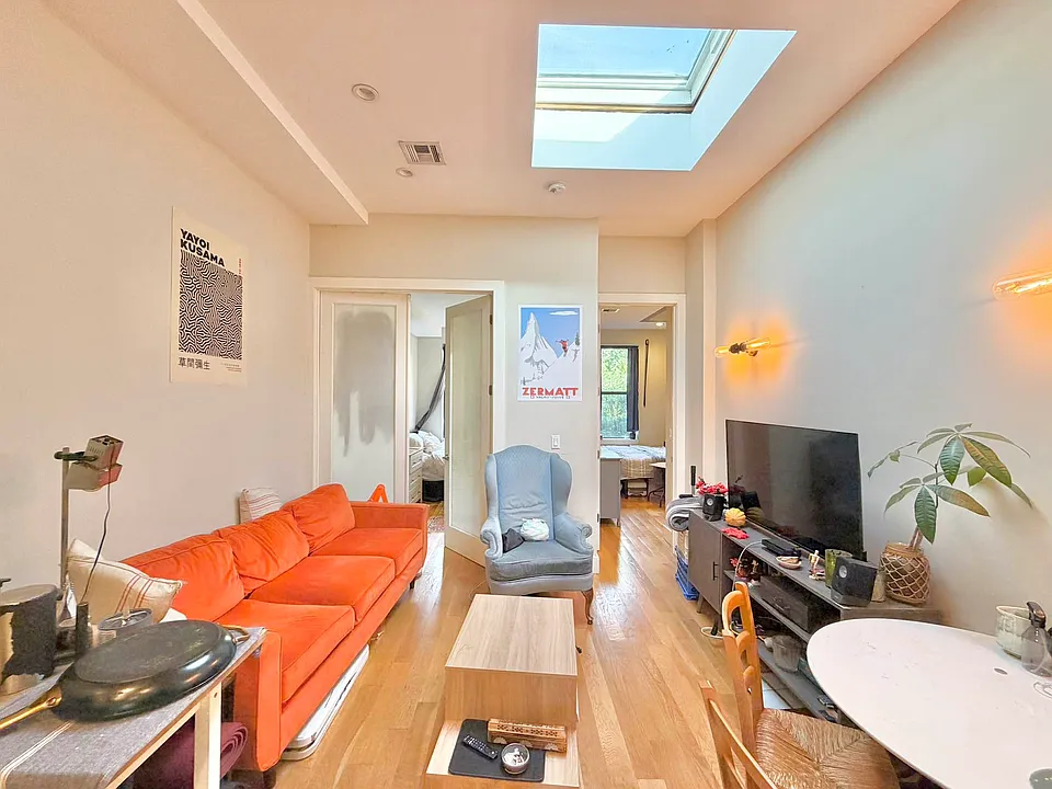 302 Stanhope St #2R