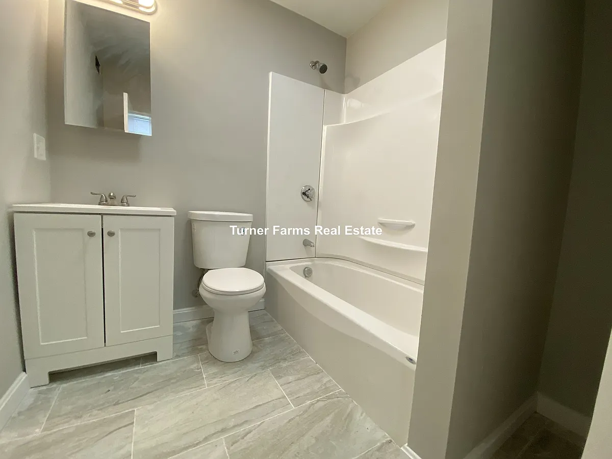 Building Photo - 35 Humphreys St #2A