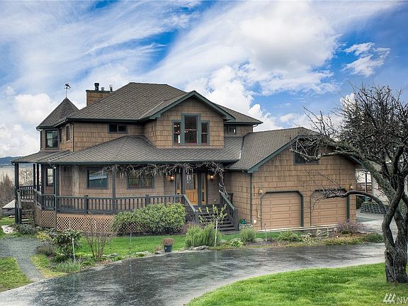 The sense of tranquility and escape is total in the coastal inspired residence. 