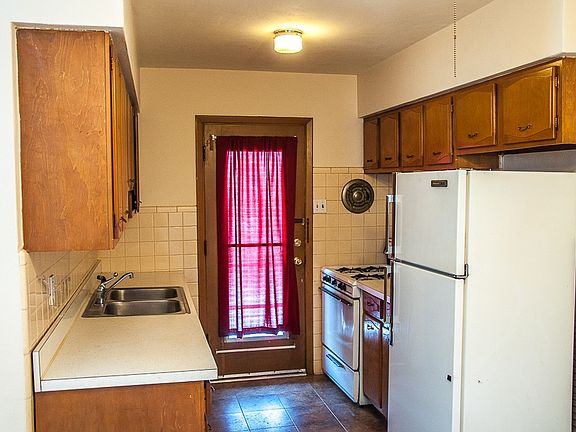 2nd image of 2916 Hallmark Ln APT A