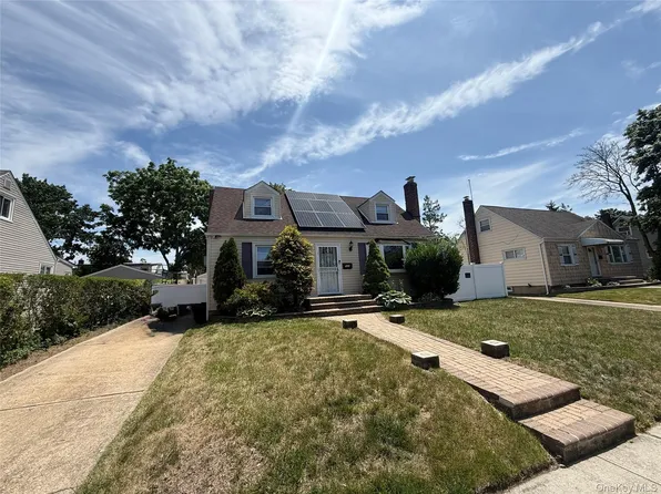 963 Ditmas Avenue, Uniondale, NY 11553