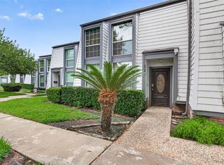 10199 Beekman Place Dr, Houston, TX 77043