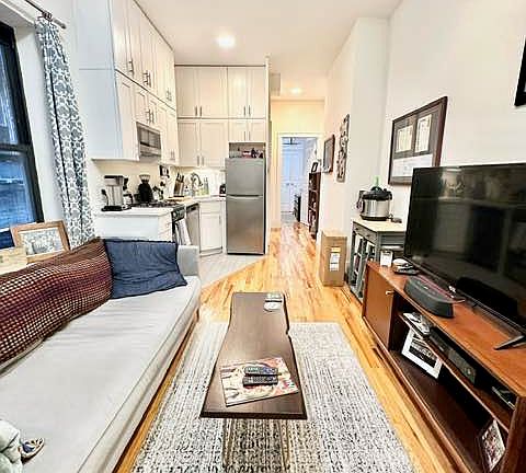 5th image of 294 W 92nd St #4G