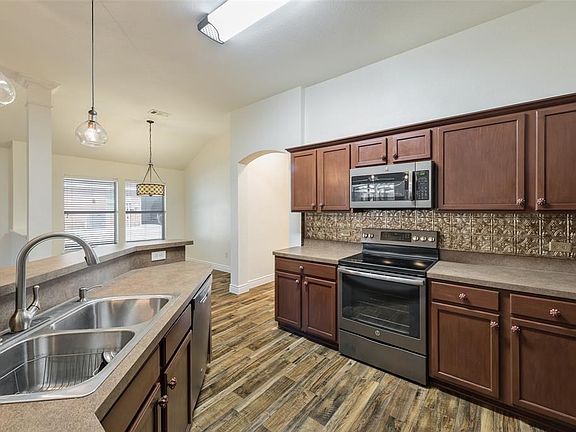 2nd image of 108 Forest Creek Ln