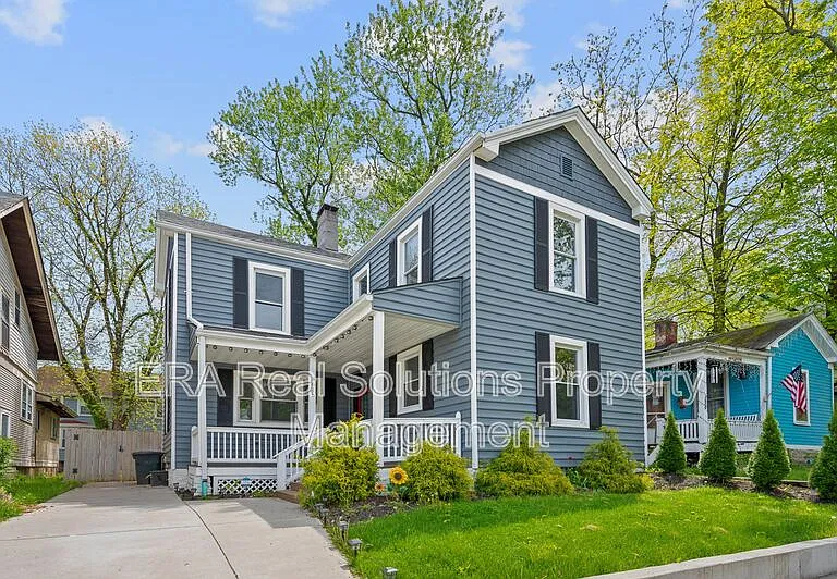 4616 Ward St — Photo 1