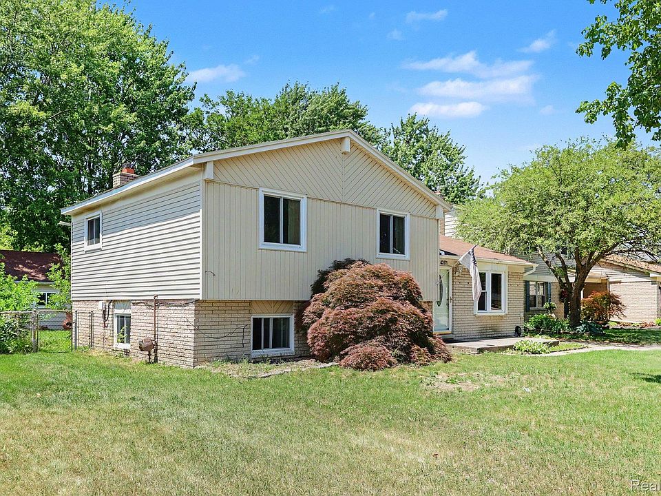 43171 Hartwick Dr, photo 5