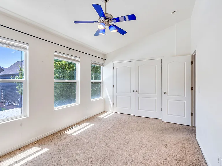 164 W Carrick Dr — Photo 11