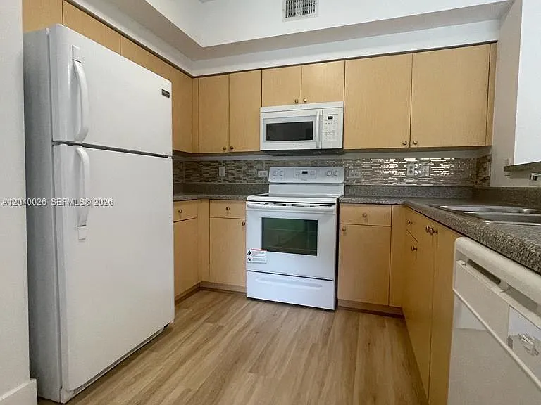 2240 E Preserve Way #104 — Photo 4