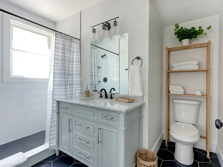 1011 E 39th St #B — Photo 3