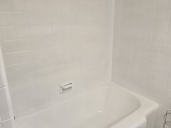3rd image of 238 E 7th St APT 2