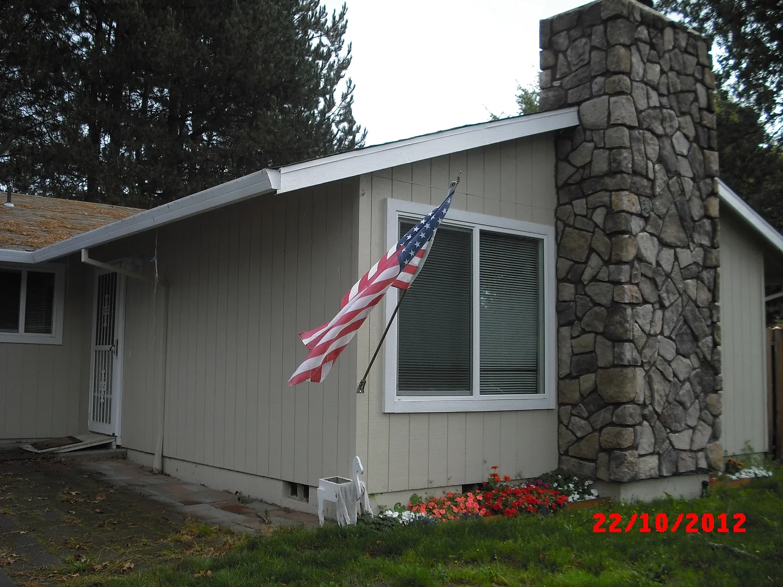 2060 NE Darby St photo 1