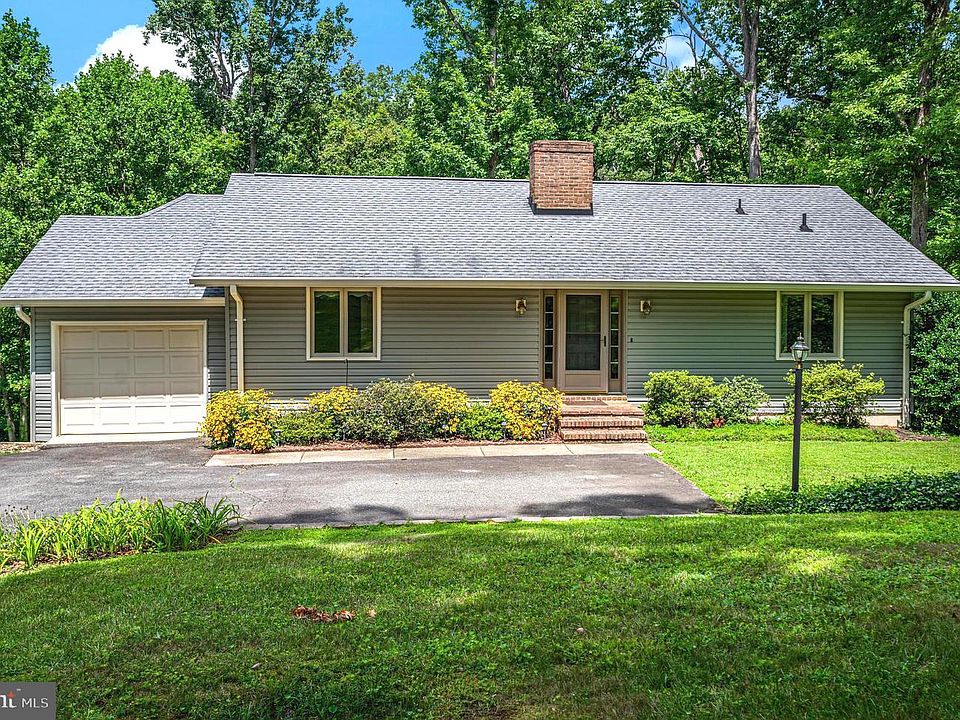 1st image of 8 Ridgemore Cir