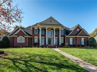 5810 Woodleigh Oaks Dr, Charlotte, NC 28226