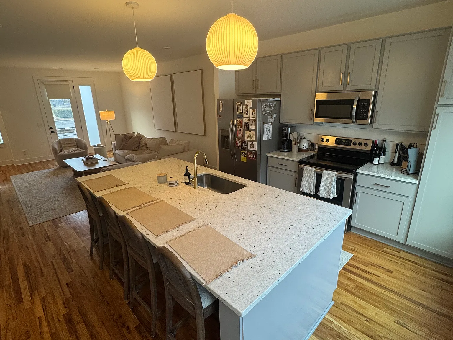 3 bed, 2.5 bath, 1800 sqft, $3,600 — Photo 4