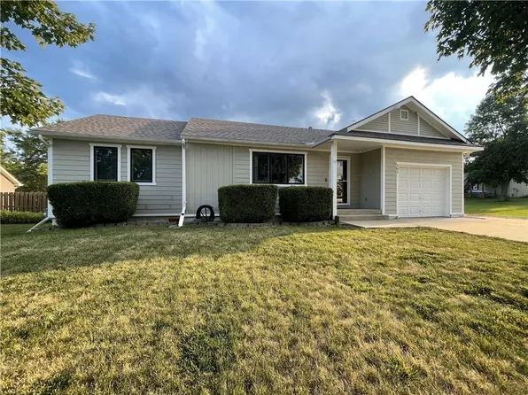 161 W Skylark St, Gardner, KS 66030