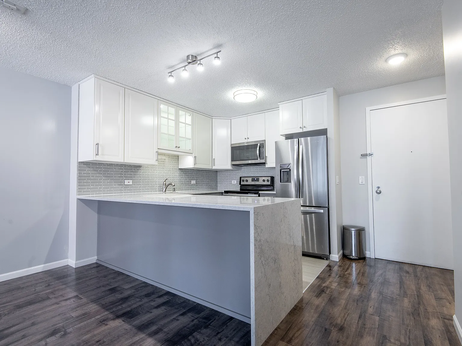 2 bed, 1100 sqft, $2,900 — Photo 1