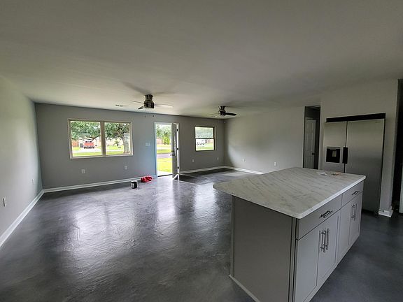2nd image of 525 E Loyola Dr