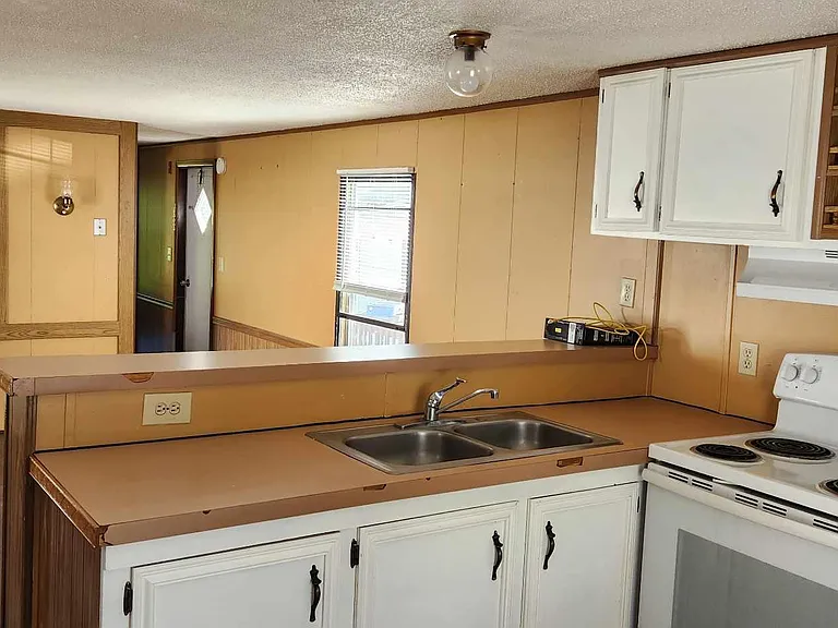 7 Otis Ln — Photo 7