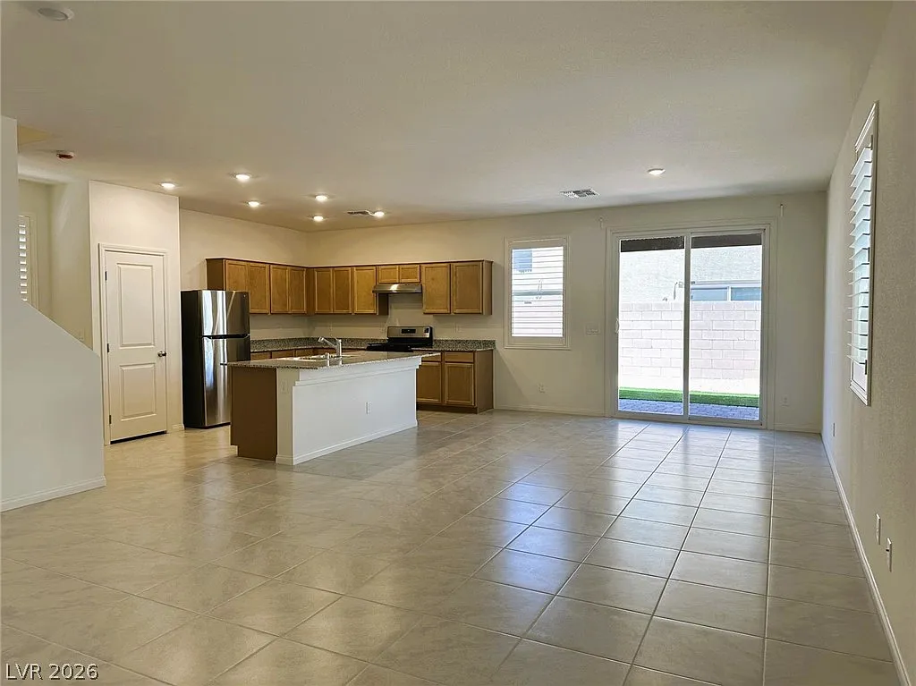 4 bed, 3.0 bath, 2118 sqft, $2,295 — Photo 3