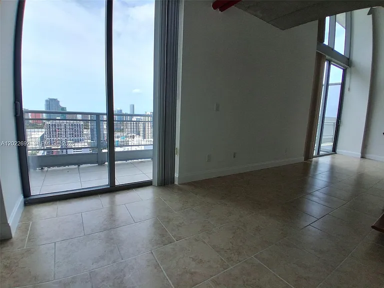 690 SW 1st Ct #Penthouse I19 — Photo 8