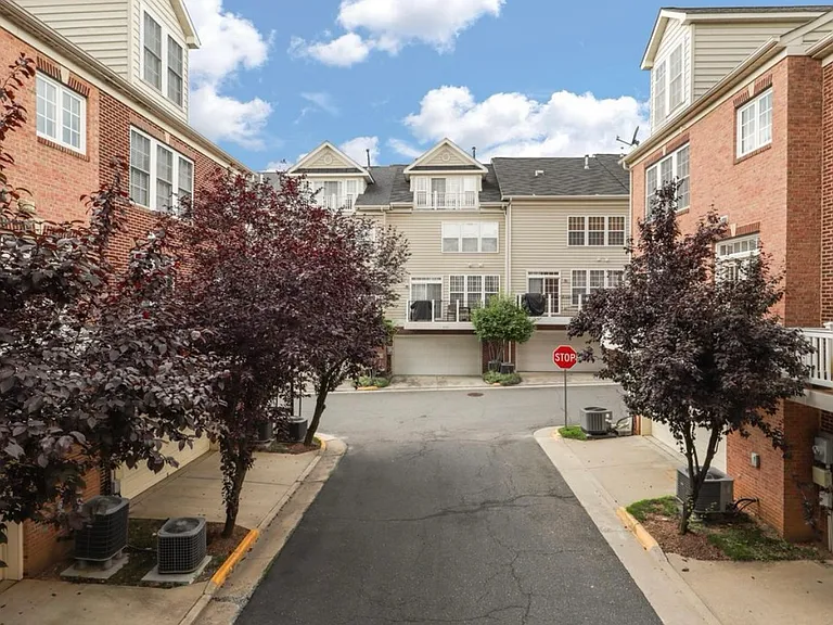 7980 Vigne Ct — Photo 34