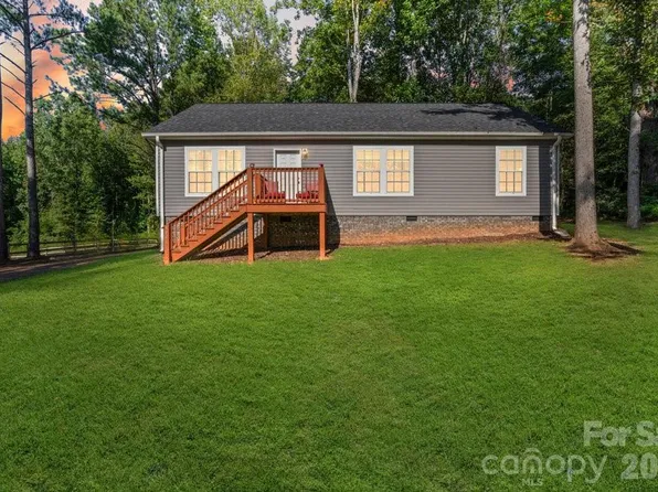 402 Shiloh Rd, Statesville, NC 28677