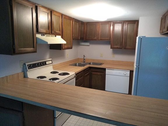 Kitchen with breakfast bar
