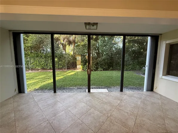 900 SW 142nd Ave APT 101L, Pembroke Pines, FL 33027