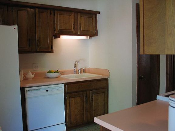 5th image of 310 Hillcrest Ct S
