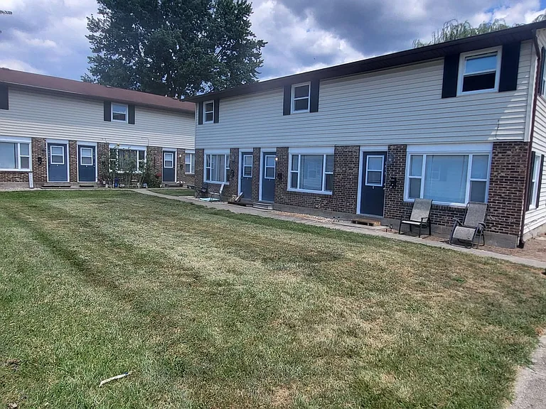 1817 W Chestnut St — Photo 1
