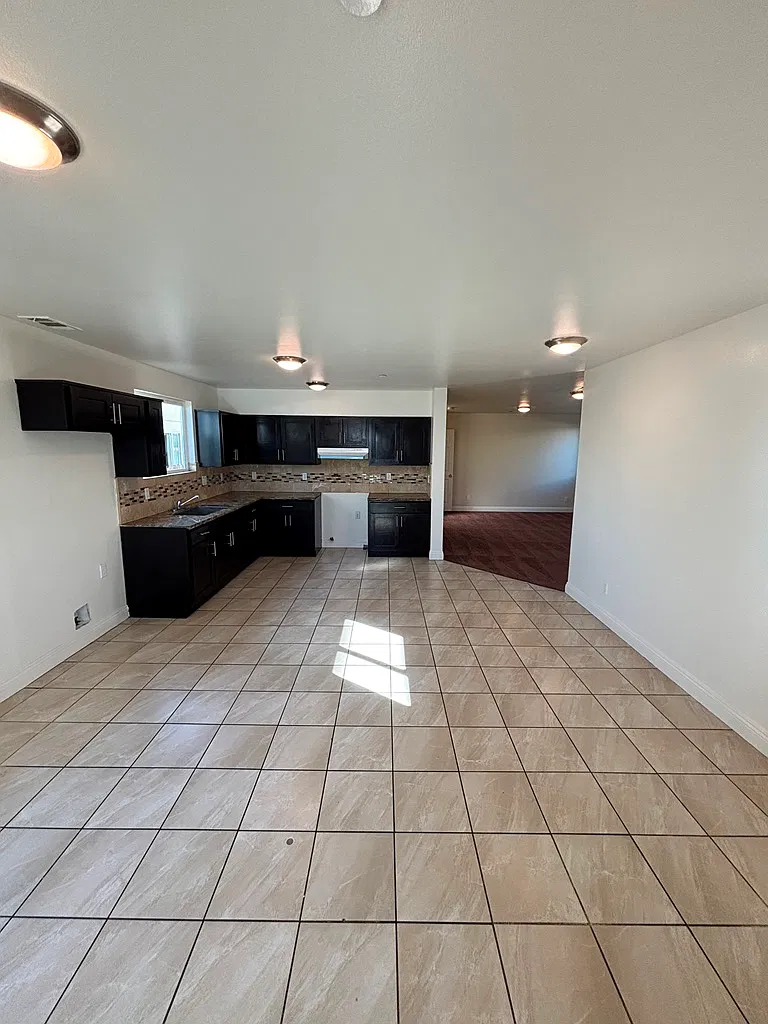 4 bed, 1621 sqft, $3,850 — Photo 2