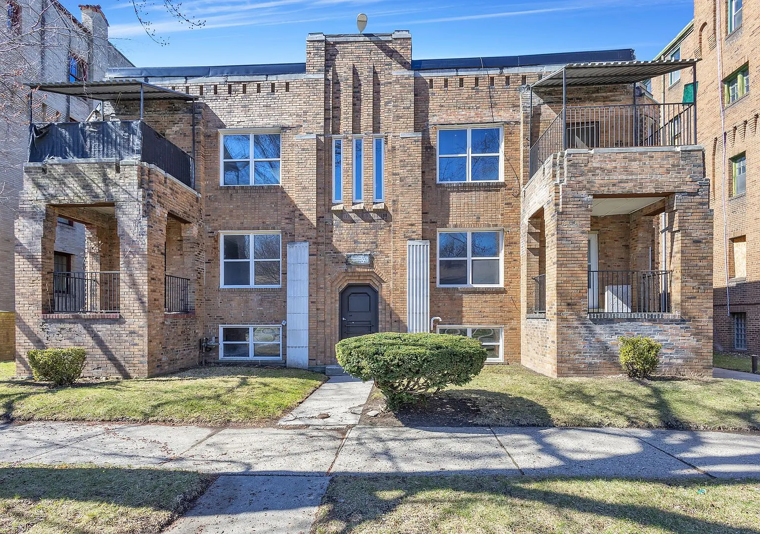 Manderson 17701 - R - Boston Edison Towers Llc - 17701 Manderson Detroit, Mi 48230 — Photo 1