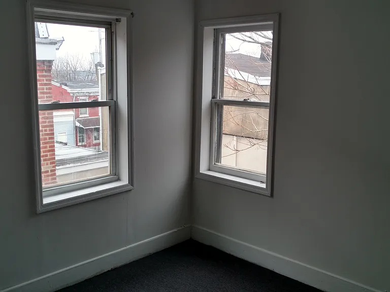 1304 W 4th St — Photo 5