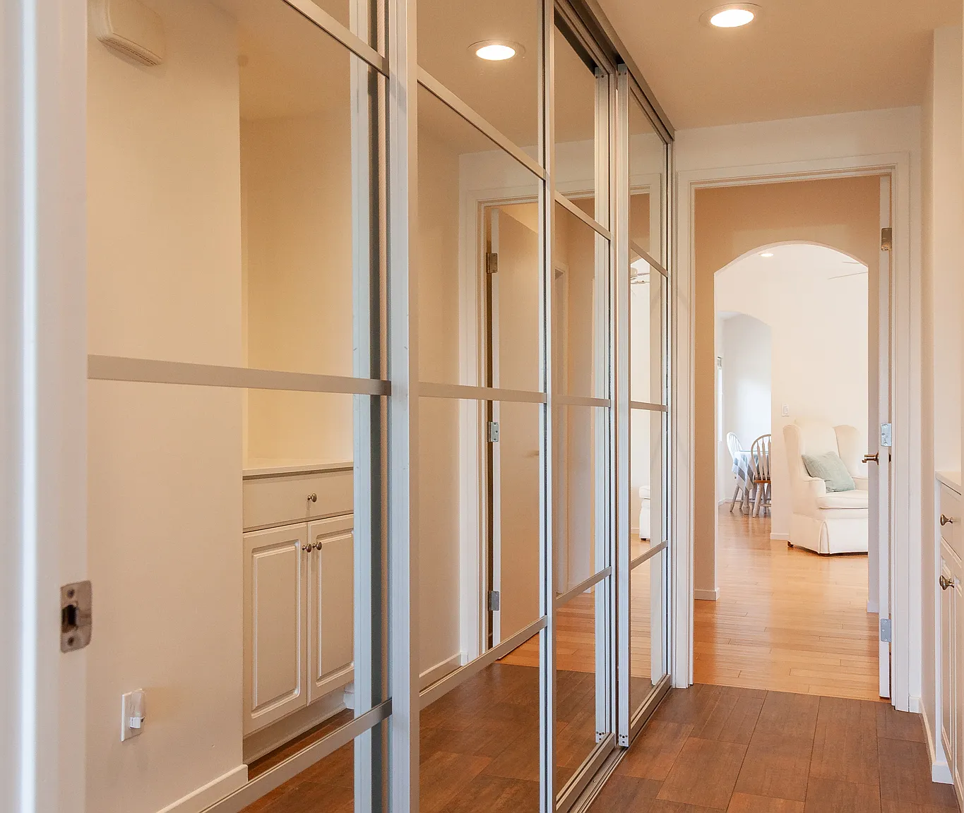 1 bed, 835 sqft, $3,950 — Photo 3